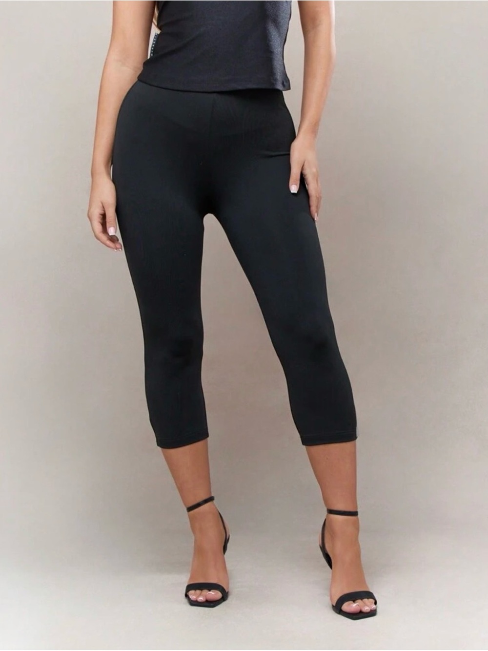 Missguided + Black Cropped Ponte Capris